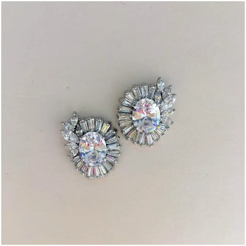 [EAZ1109] Arete sencillo redondo cristal baguete