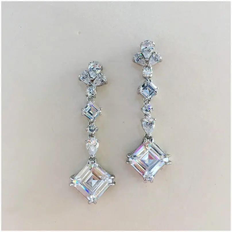 [EAZ1152] Arete alargado cristal rombo
