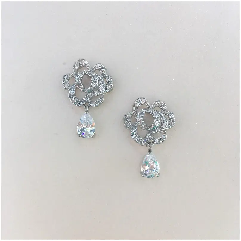 [EAZ1200] Arete flor de zirconia