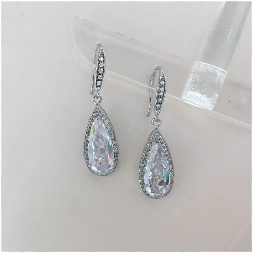 [EAZ1210] Arete gota azul marino en zirconia