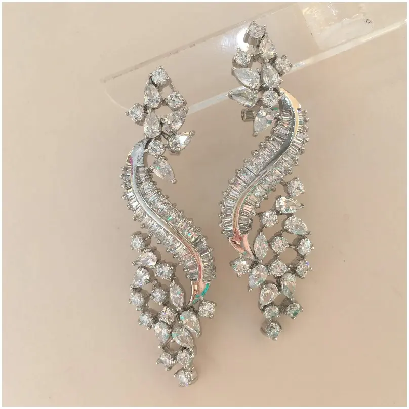 [EAZ1212] Arete alargado con baguettes