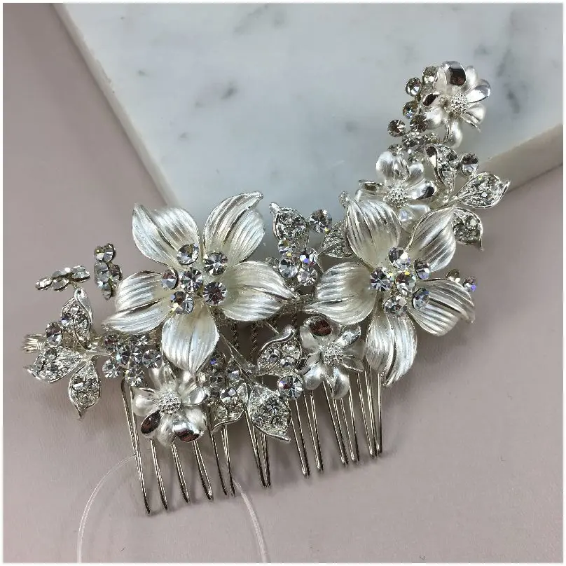 [HCH4033] Peineta con flor blanca rodeada de cristales