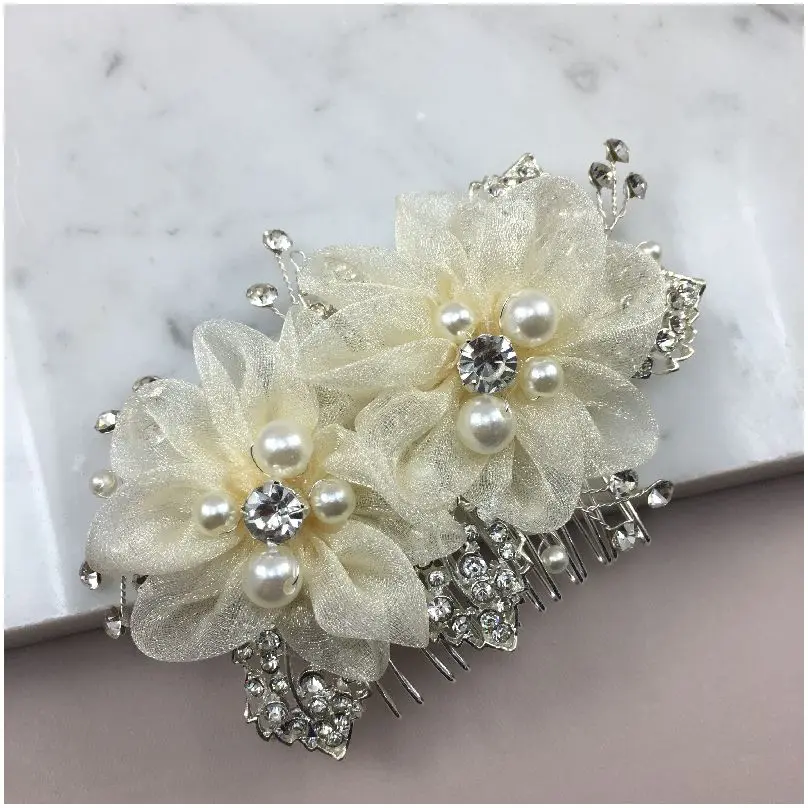 [HCN2591] Tocado simple con flores beige