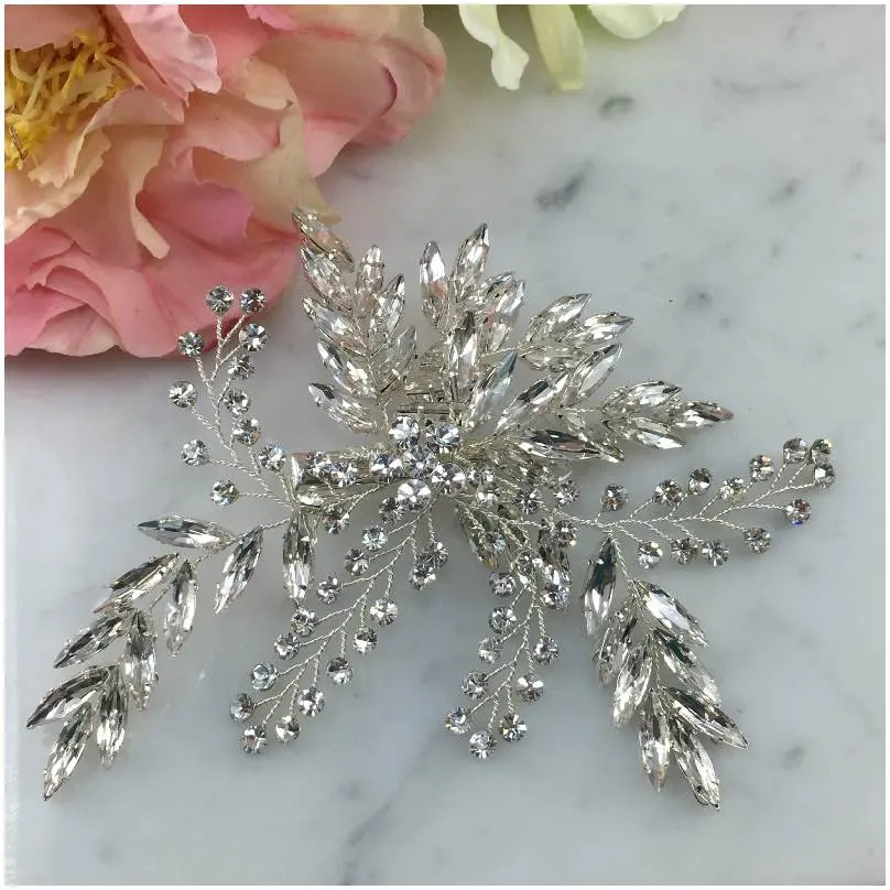 [HCN2190] Peineta con ramas en diseño ovalado 