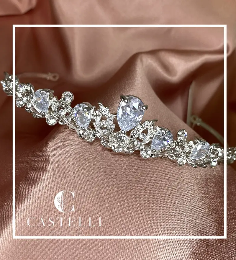 [HBN2422] Tiara con cristal central elegante
