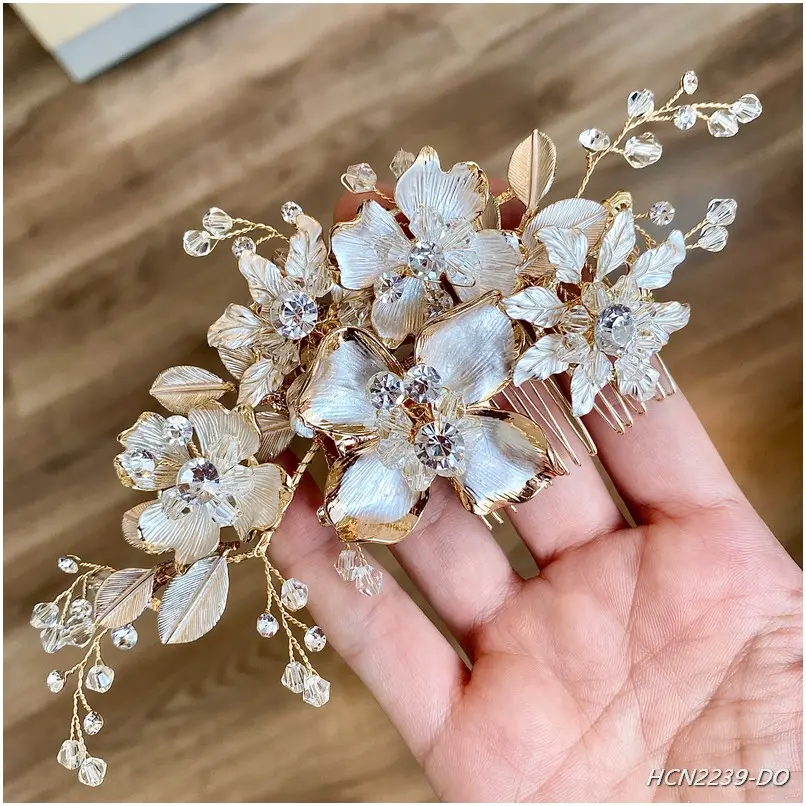 [HCN2239] Peineta dorada con flor central refinada